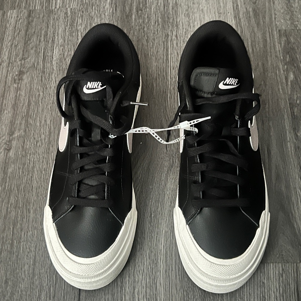Nike Court Legacy Lift Sneakers